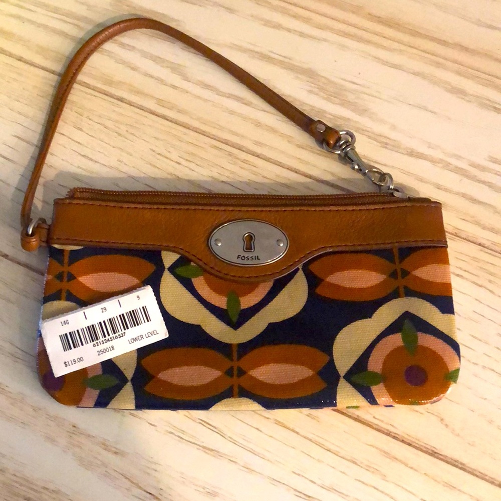 Fossil wristlet